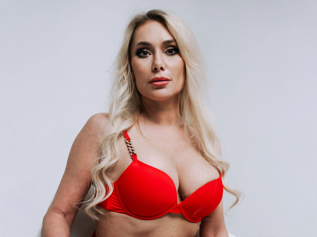 IsadoraDunkan mature cam profile