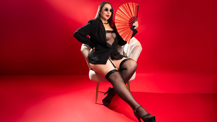Watch MayraVegga live on Camrulet