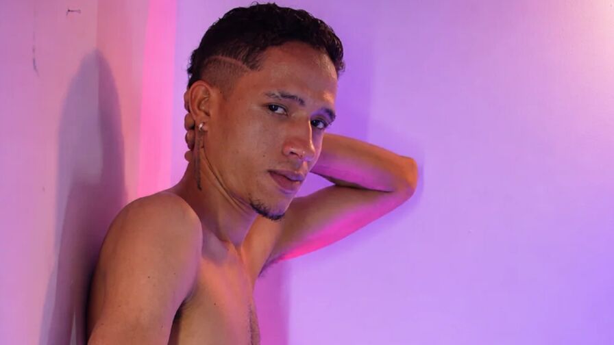 Watch MatteoBlake live on airporn.net