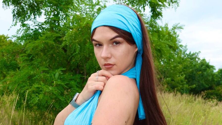 Watch LunaDjein live on The Edge Private