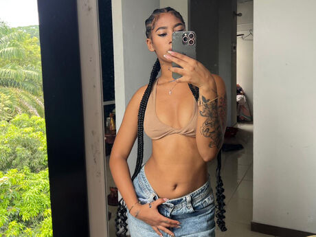 Chat with CarolineCartson