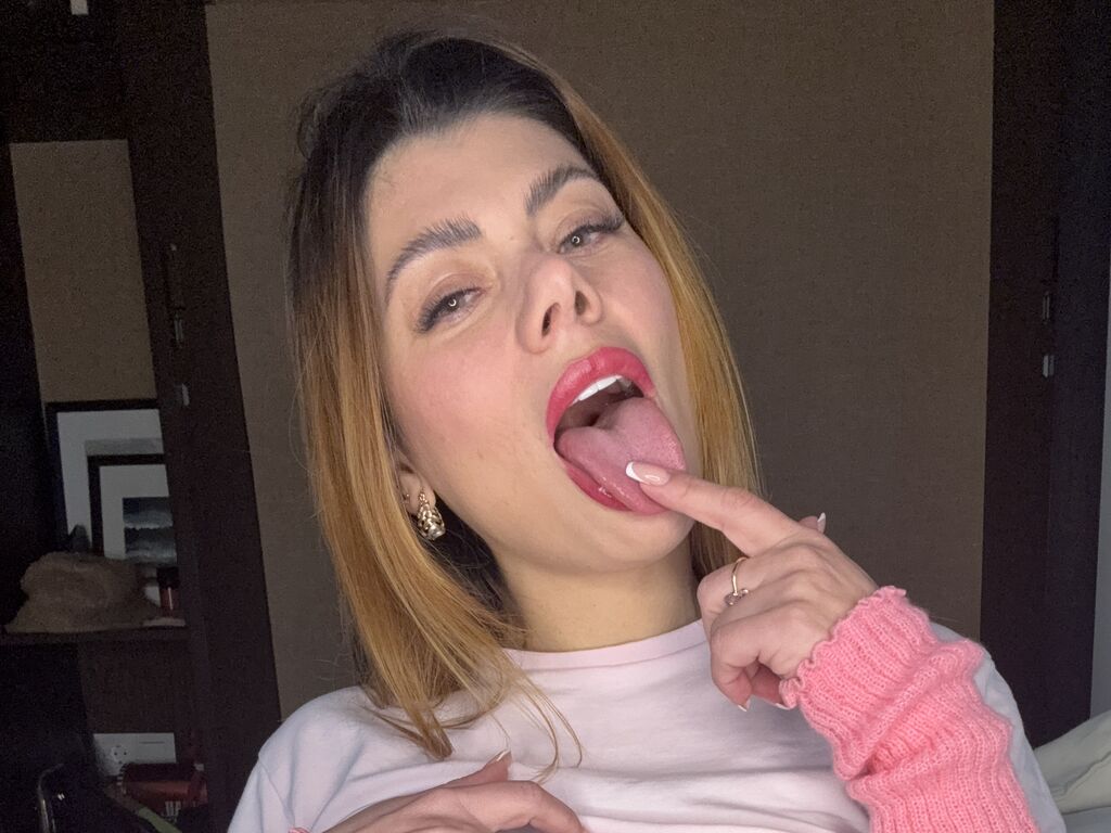 MacaLuna webcam livejasmin model stream image
