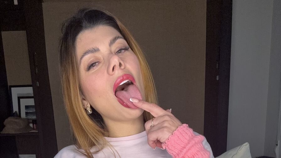 Live Sex Chat with MacaLuna