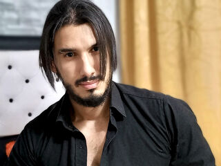 TylerDang is a webcam model from Colombia age 39