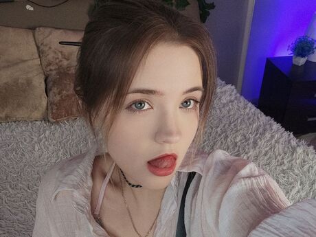 Chat with MonnieMoniz