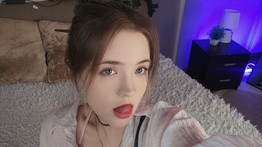 View MonnieMoniz Naked Private
