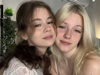Show privé avec MozelleAndAnnita