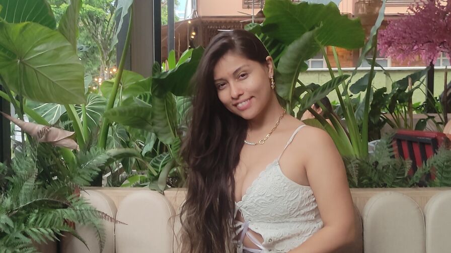 See GabyelleSantana’s Cam Show Now