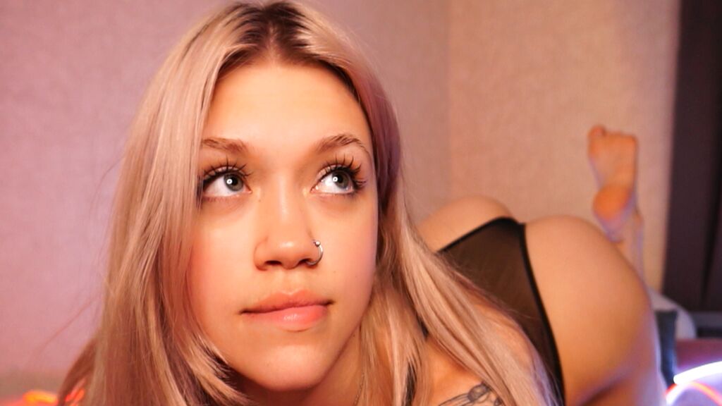 KiraSardewys live cam model at LiveJasmin