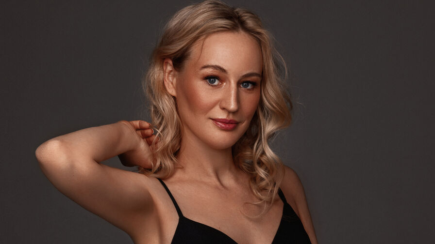 Watch AbeyAmaze live on Hundesider