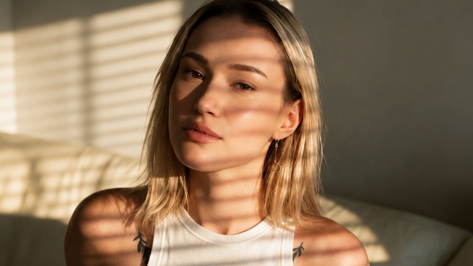 LuluMason erotic portrait