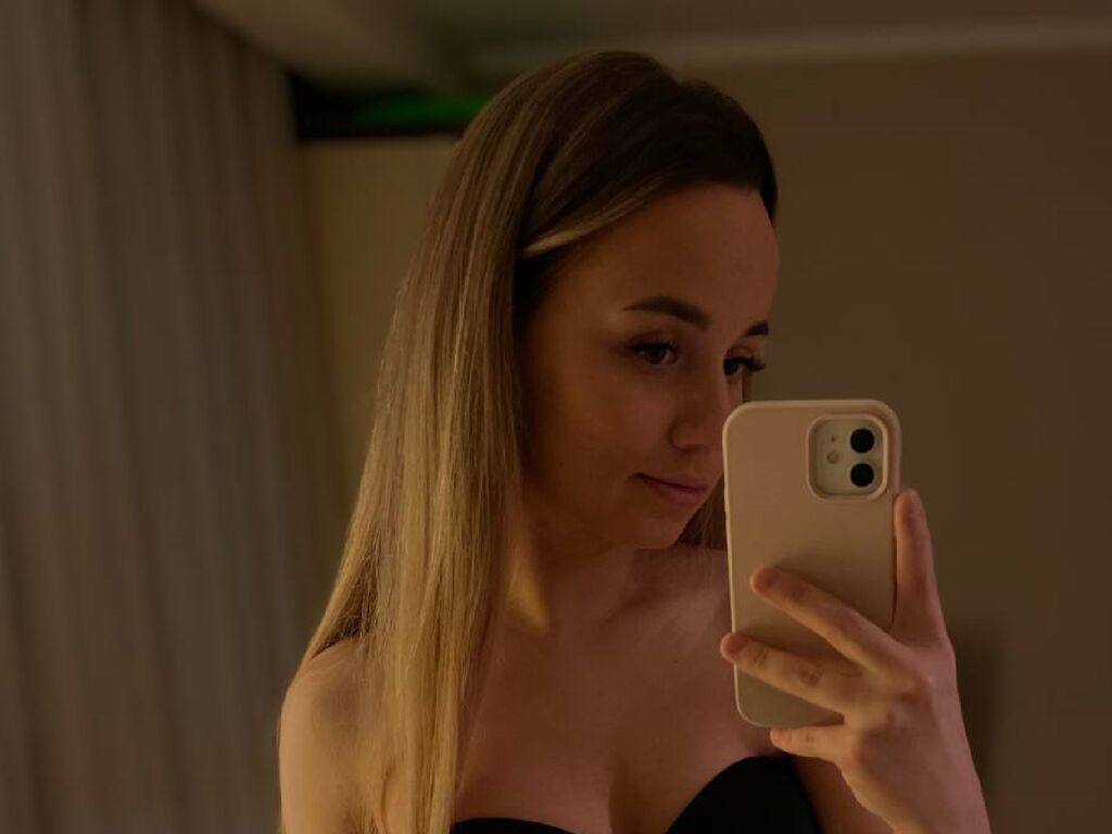 HannahEngel horny webcams videochat
