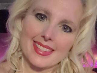 Lisanix Latina live cam shows