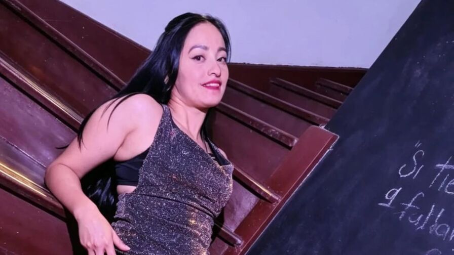 Watch BrendaHunk live on tastypornhot.com