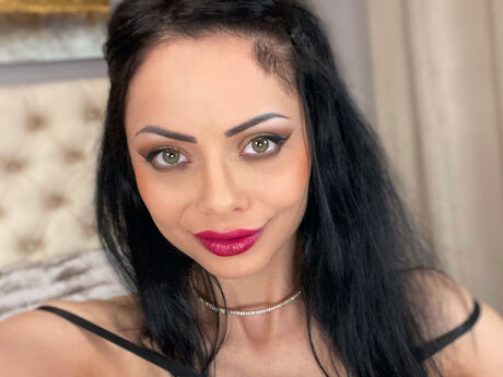 Chat with VeronicaQuinn