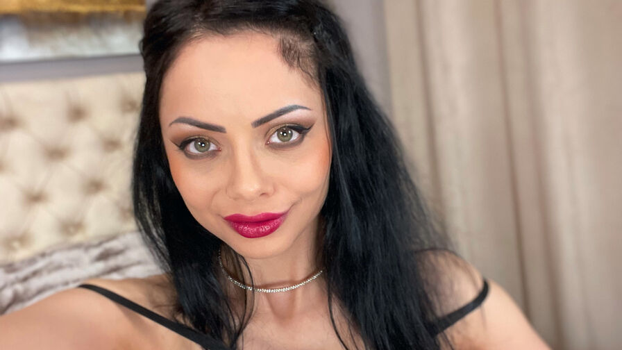 Join VeronicaQuinn for Exclusive Live Webcam