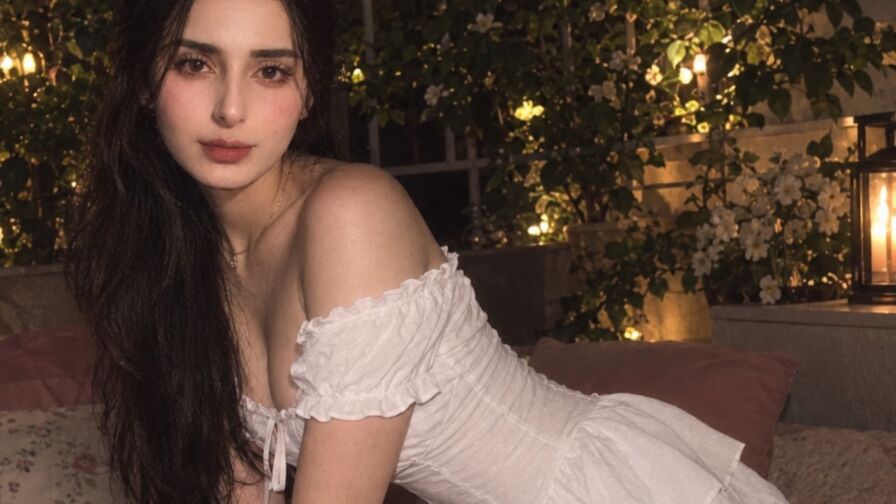 Discover ZaylaAmin VIP show