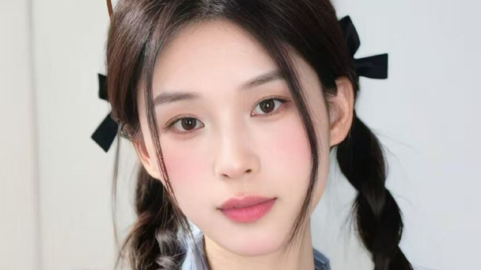 ZhiYue erotic portrait