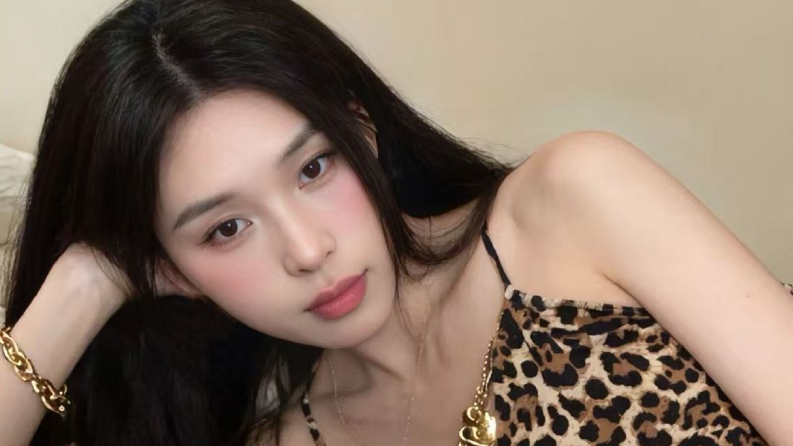 ZhiYue glamour portrait