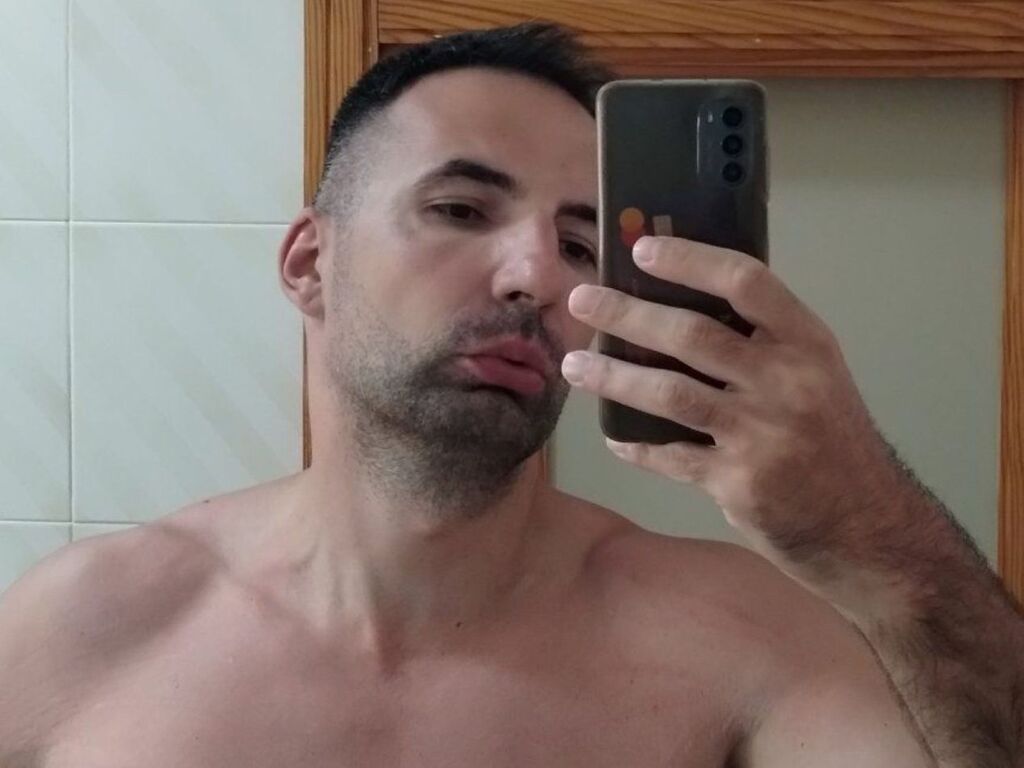 GianniLeo private show profile image
