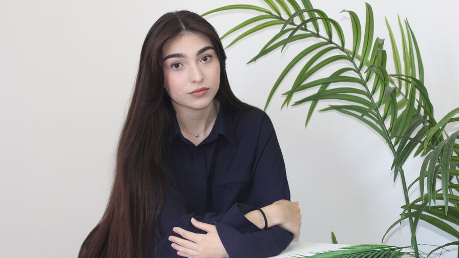 See AliyaDean’s Cam Show Now