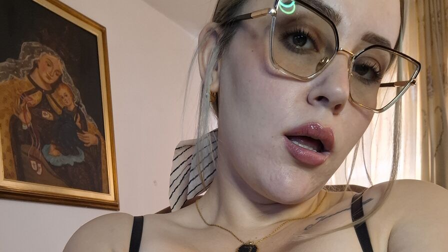 See AnnieRodiguez’s Cam Show Now