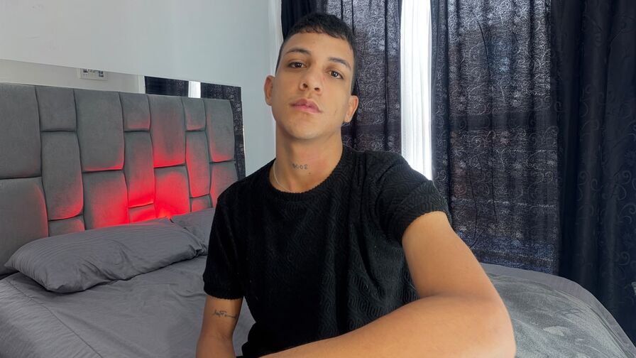 EnzoVillareal – Male | My Free Porn HD
