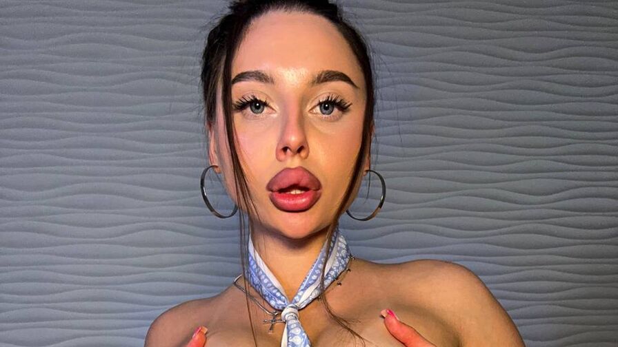 See AdelMurr’s Cam Show Now