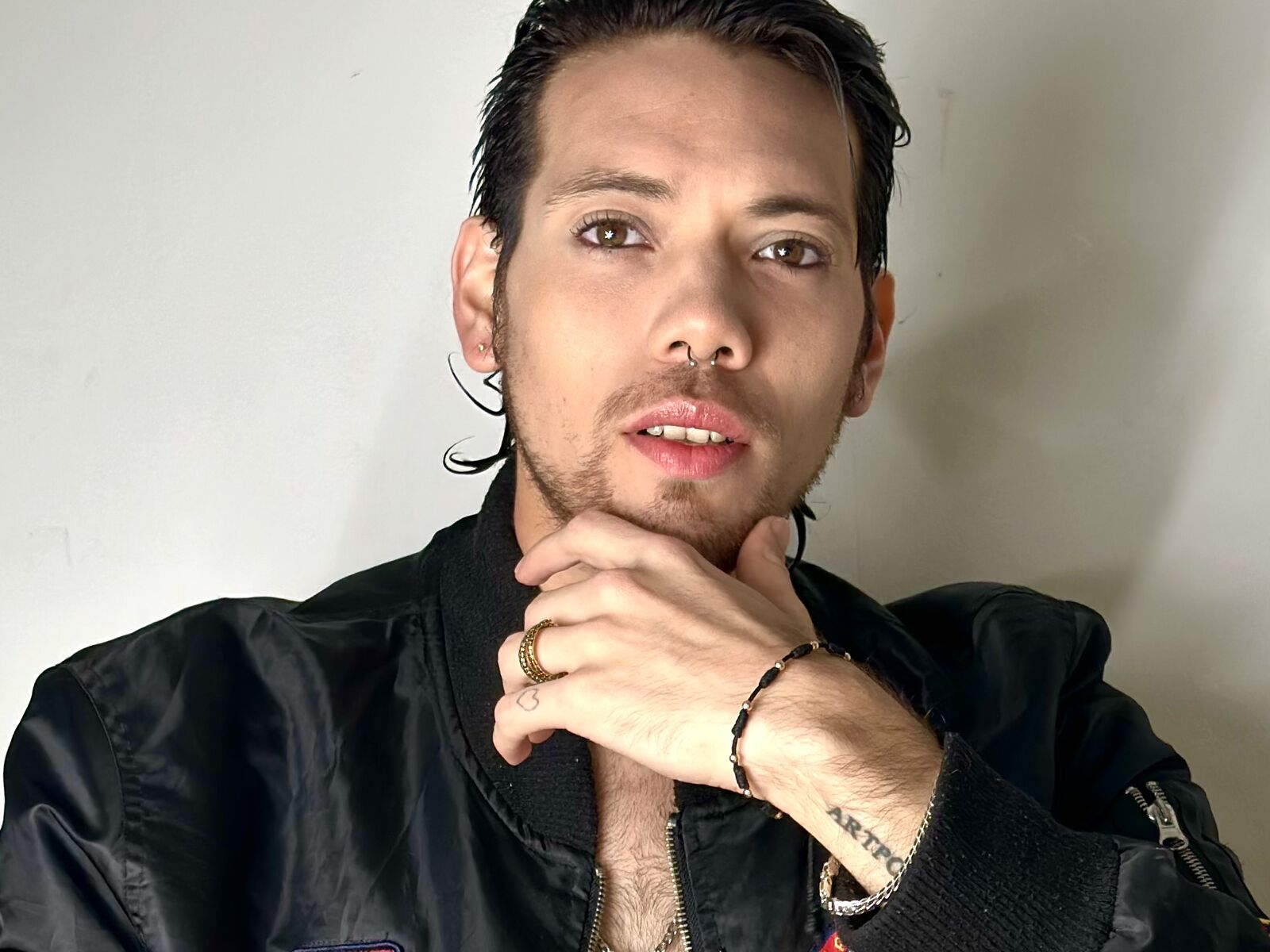 Live cam for LucaasZhaakhaart
