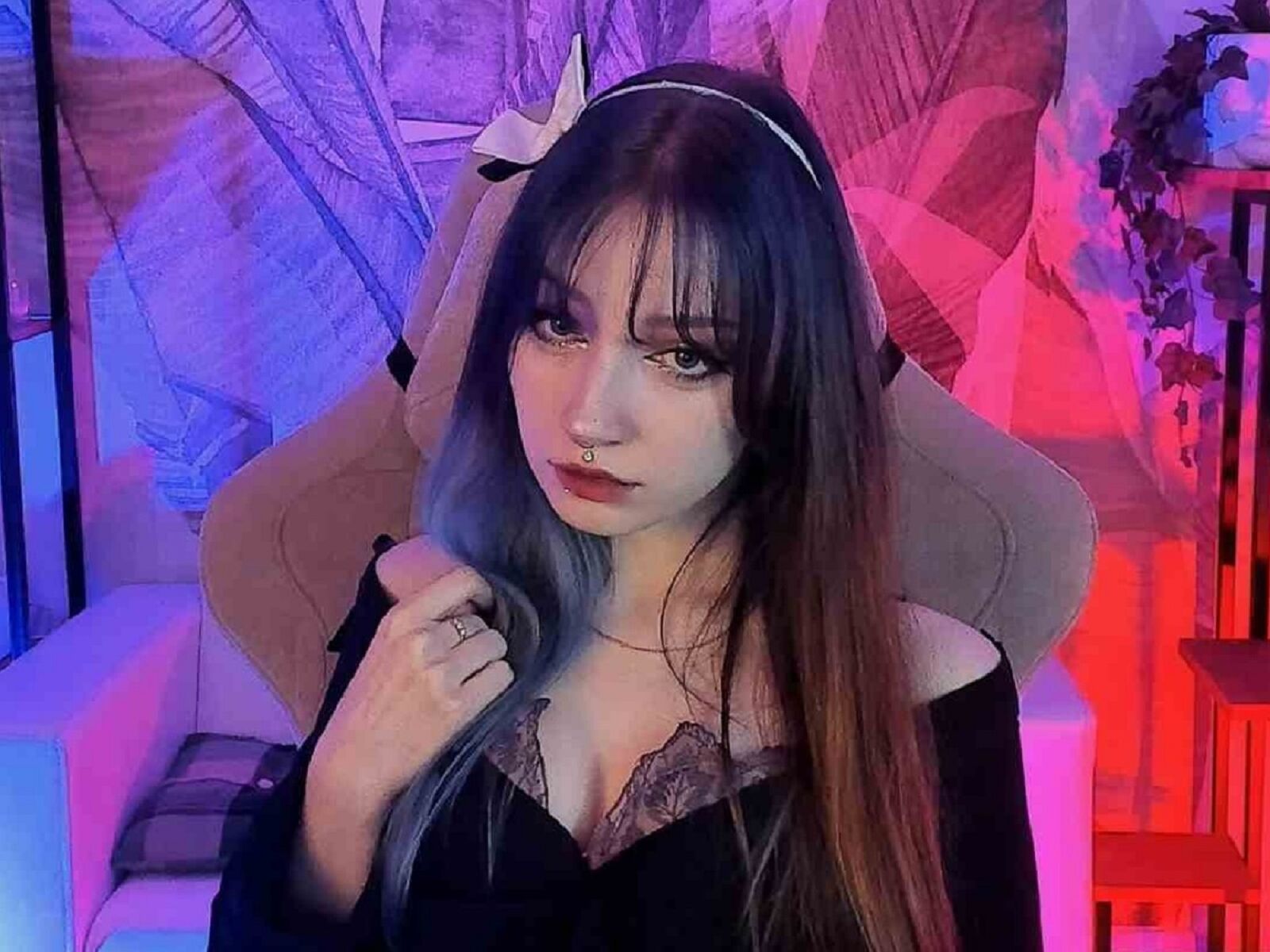 Live cam for LunaLili