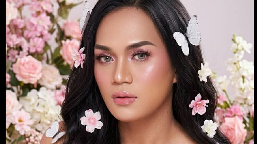 NikkyMartinz live cam model