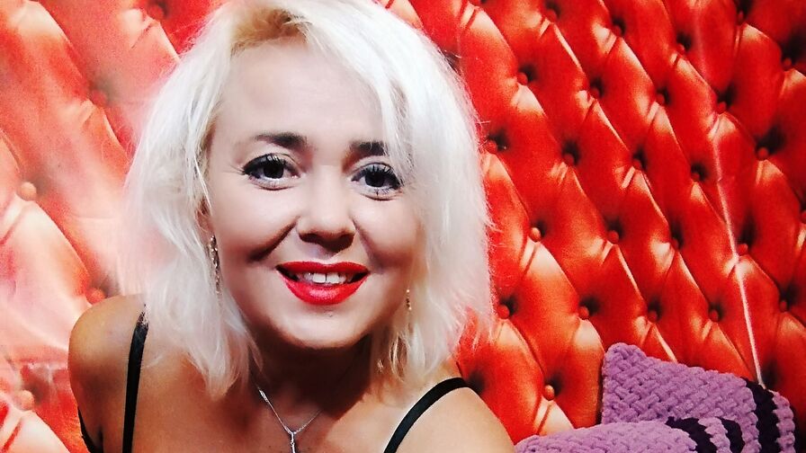 Watch LoriAbbe live on ZS Magazine