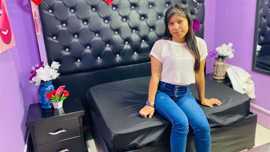 IsisAdams online on GirlsOfJasmin