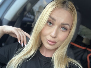 AmaFox Porn Show