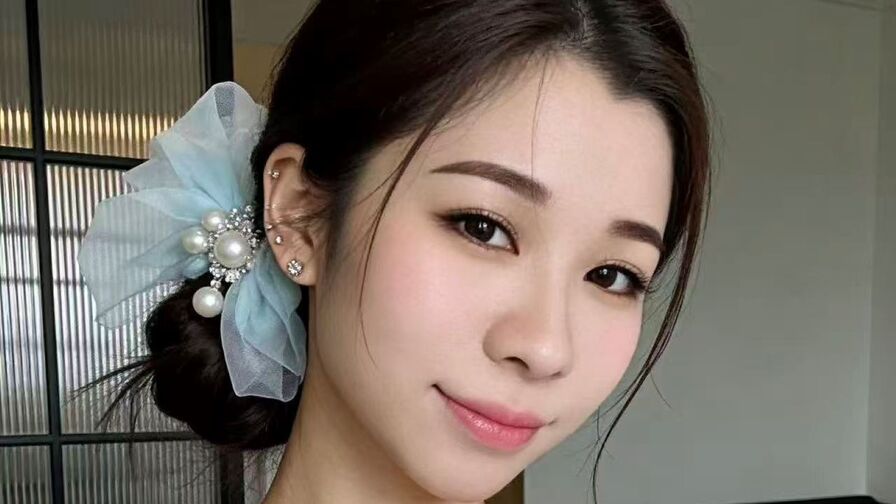 Watch QinWeiwei’s Cam Show Live