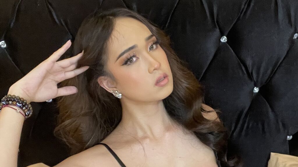 HaileyAlcantara cover