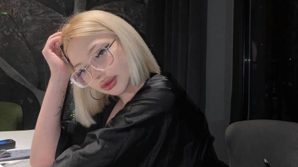 JuliaBase's profile from Jasmin at GirlsOfJasmin'