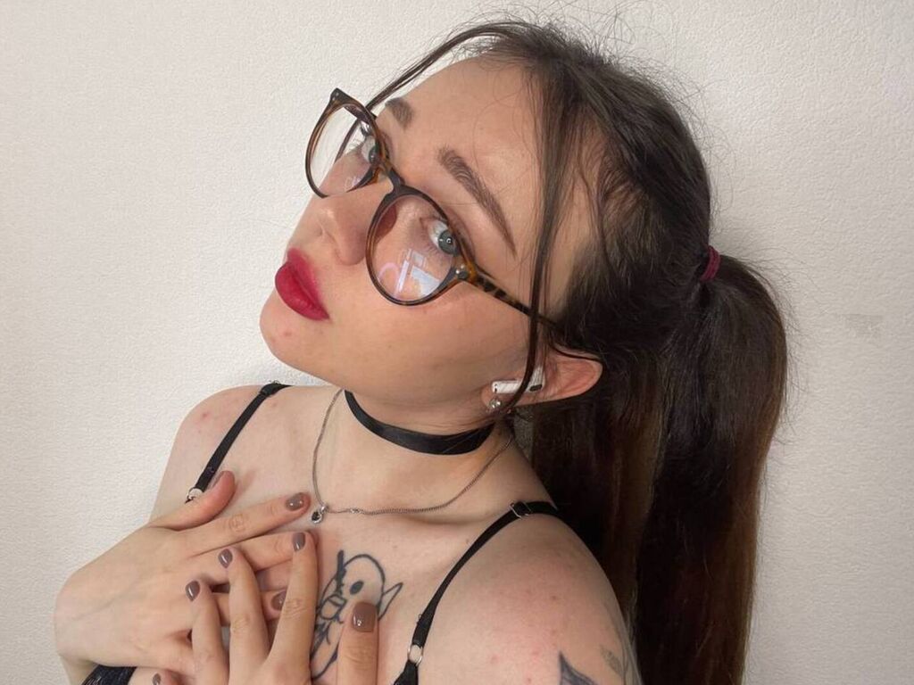  MilenaHailey chat room