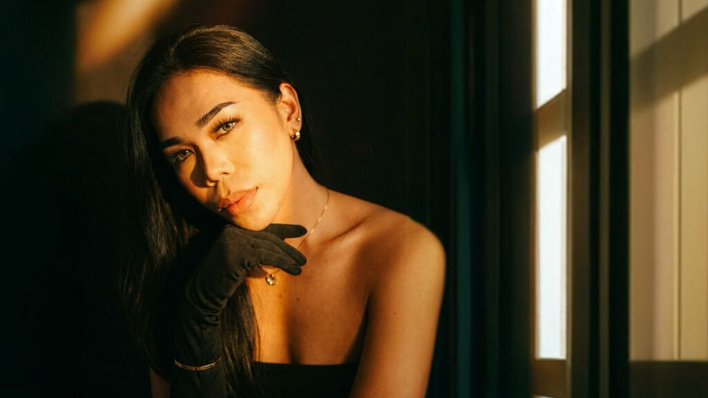 Discover and Live Sex Chat with LianaMaeSilvano on Jasmin