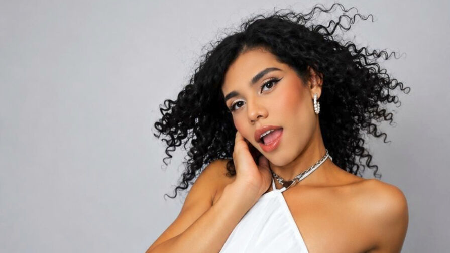 Watch AlexaBellanova’s Cam Show Live