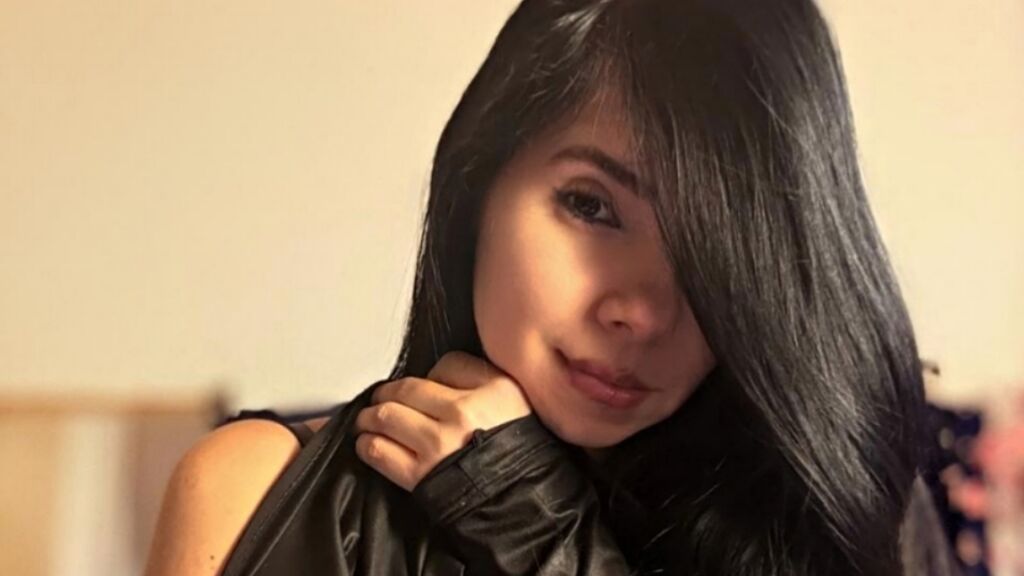 Watch  MelissaValencia live on LiveJasmin
