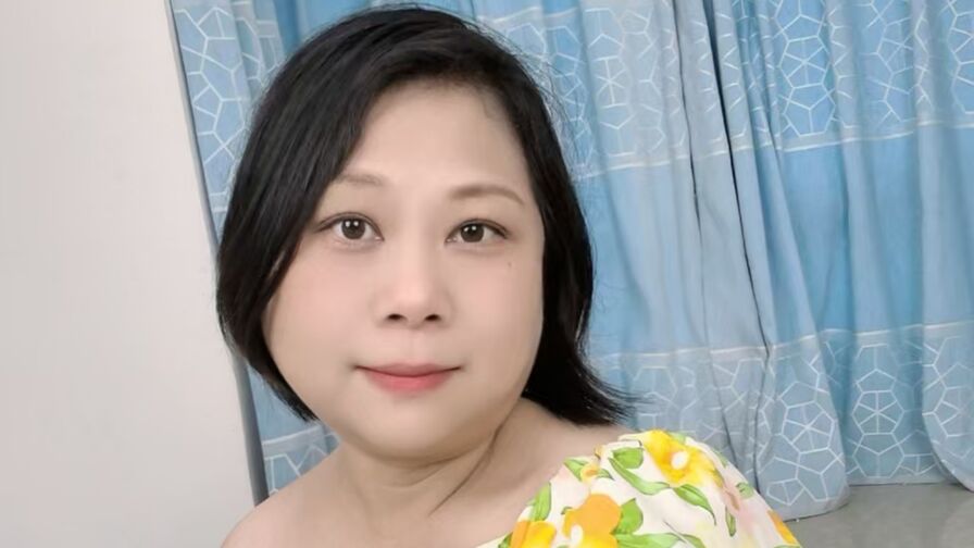 Watch CeliaJuan live on ZS Magazine