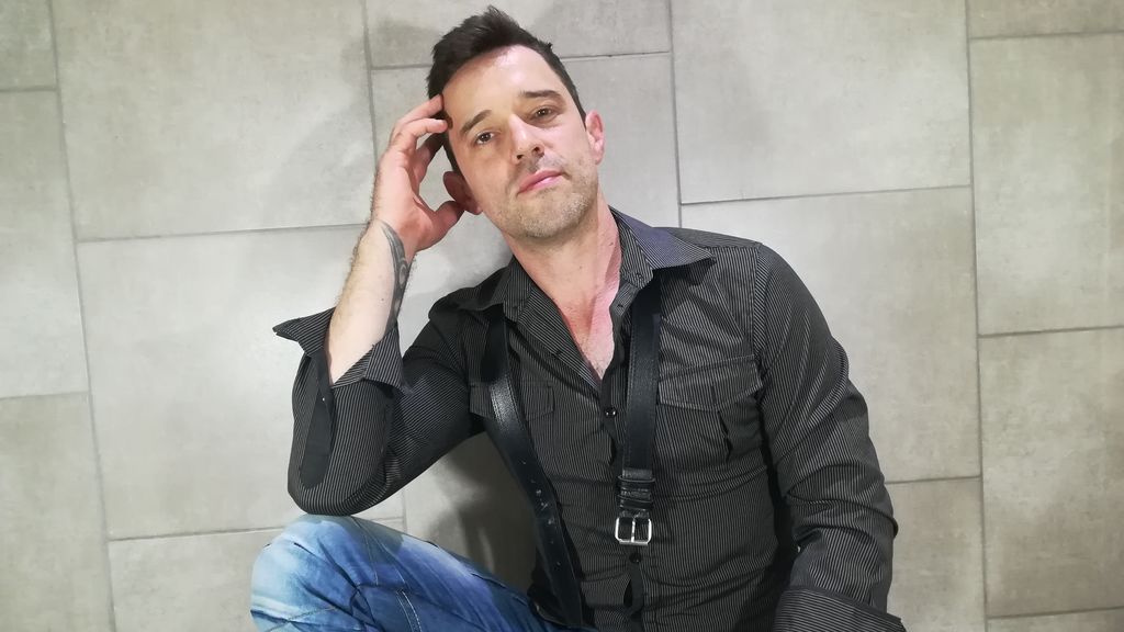 DeonEllis live cam model at LiveJasmin