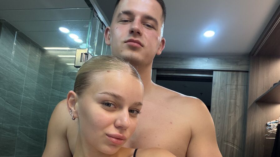 Watch MikeiKate live on Hundesider