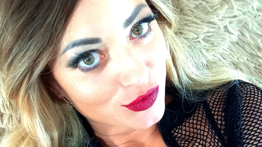 Watch LionessoneForu live on Screencamera