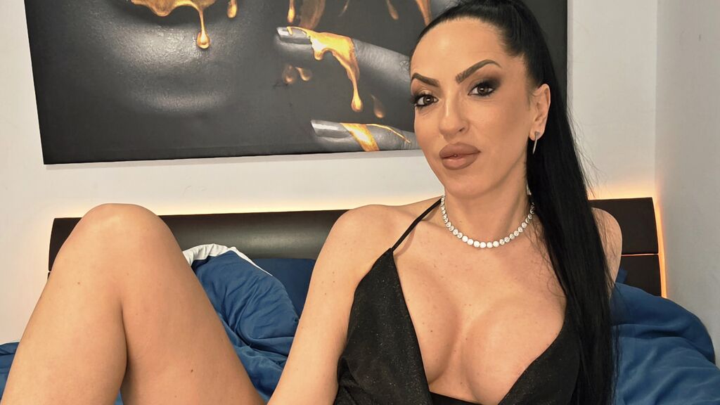 Watch AmberArtemis live on cam at LiveJasmin