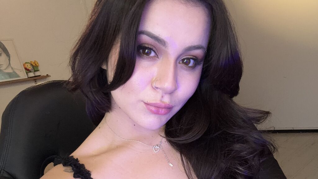 Watch ShantaleParist live on cam on LiveJasmin