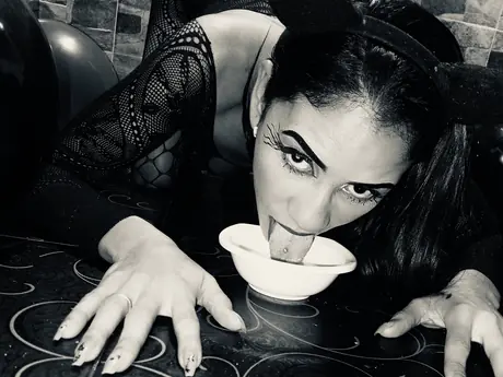 Chat with IsabellaAdkins