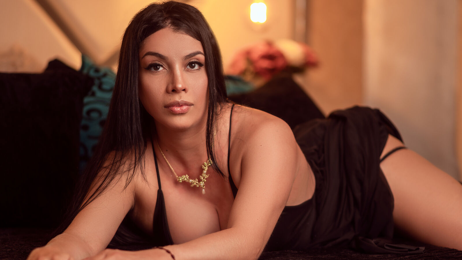 YoselynRoss glamour portrait