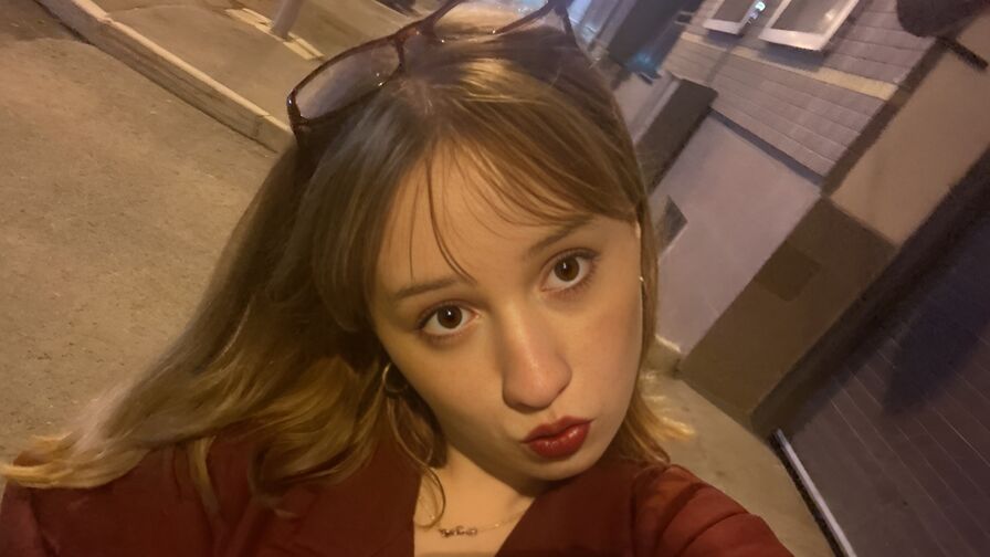 Watch MayaFoxe live on Camrulet